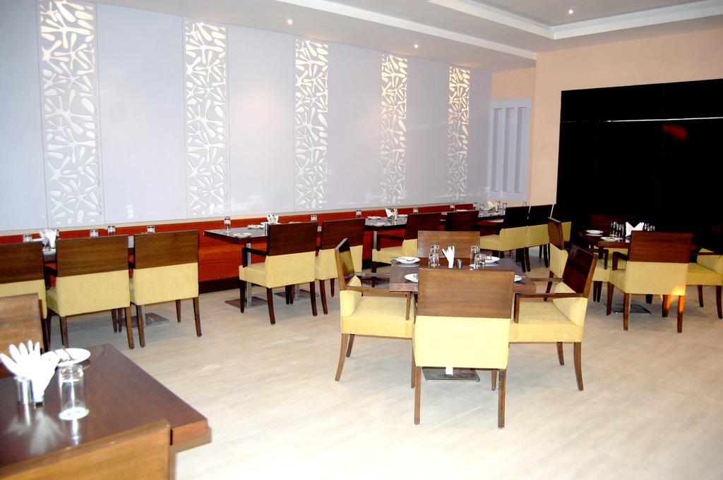 Hotel Le Roi Raipur At Raipur Railway Station מראה חיצוני תמונה